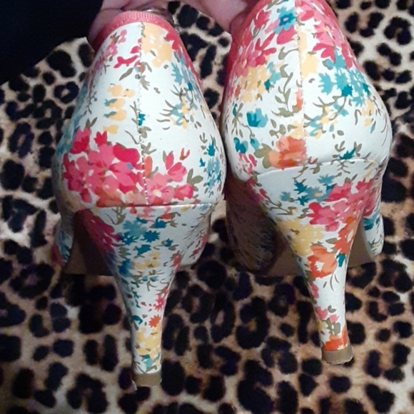 Floral print heels - Picture 3 of 4